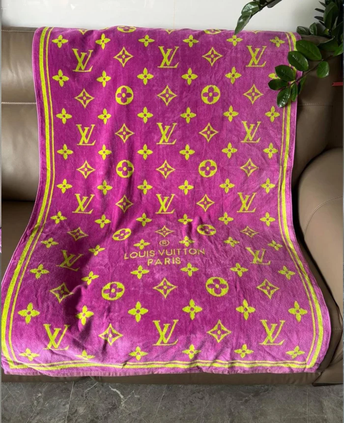 Louis Vuitton Monogram Classic Beach Towel – Blue with Fuchsia Accents - Image 8