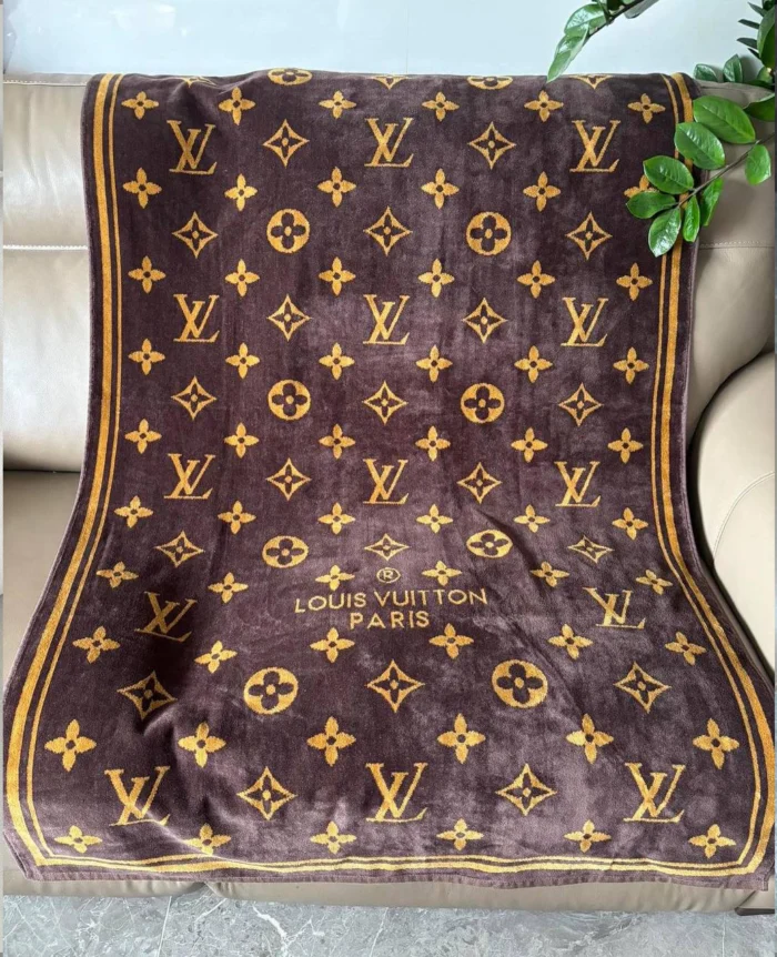 Louis Vuitton Monogram Classic Beach Towel – Blue with Fuchsia Accents - Image 6