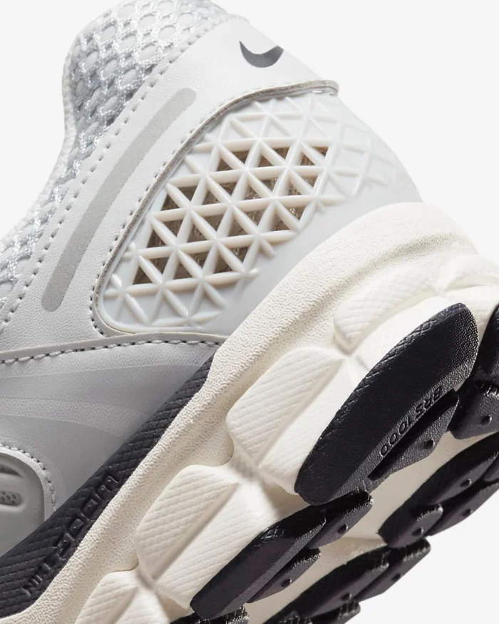 Nike Zoom Vomero 5 - Image 27