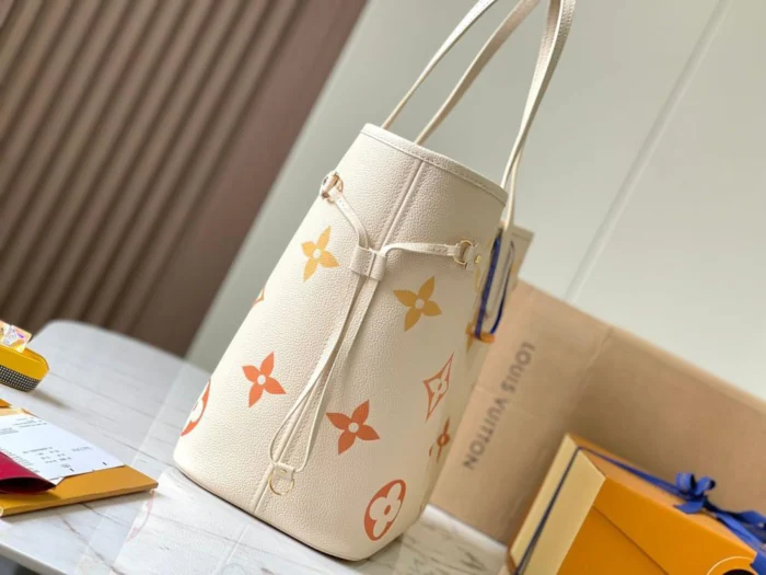 Louis Vuitton Neverfull MM - Image 2