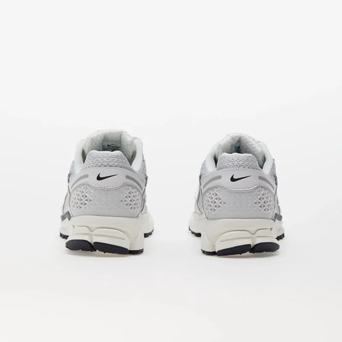 Nike Zoom Vomero 5 - Image 37